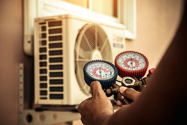 Professional Ductwork Repair technician working in Manteo, NC